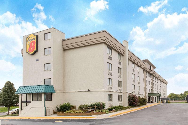 Super 8 By Wyndham Frederickrick - carbon neutral hotel in Frederick