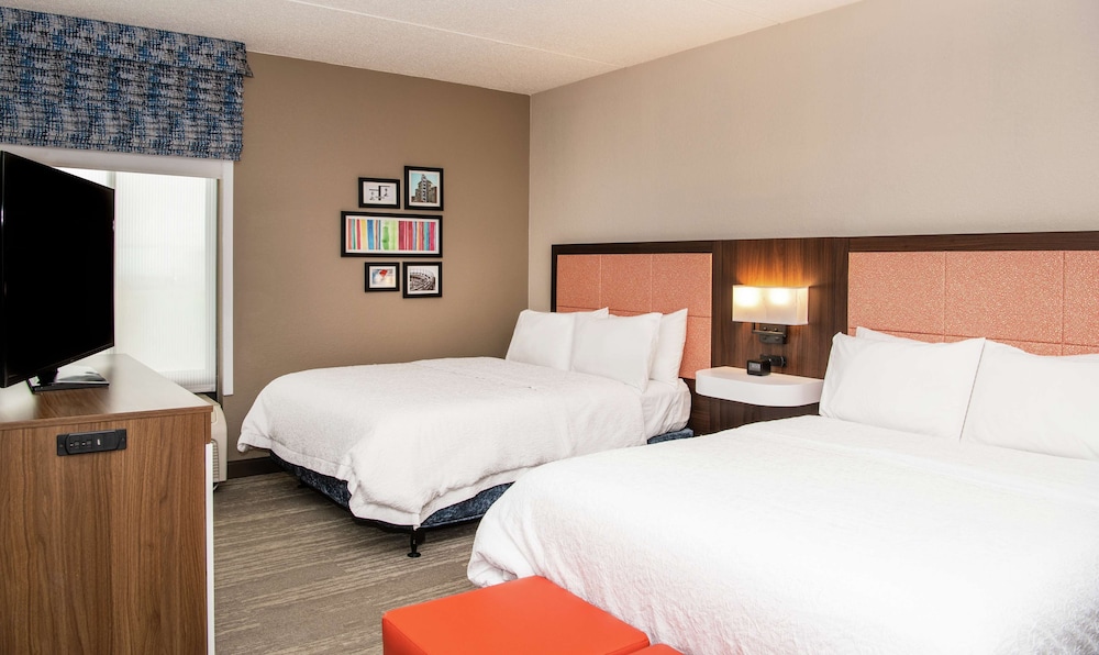 Hampton Inn Erie South - photo 17