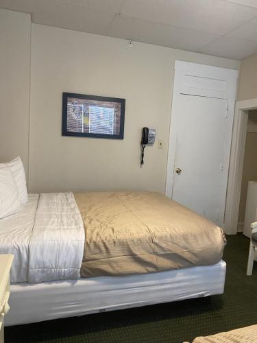 The Admiral Hotel Motel - photo 67
