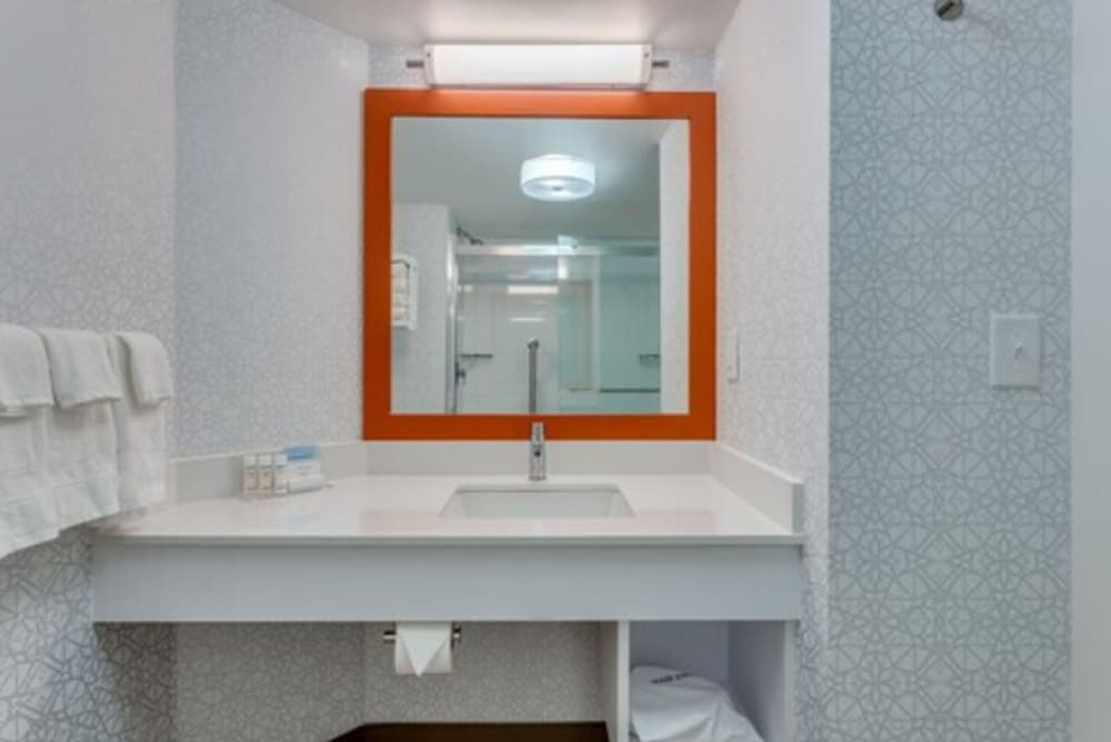 Hampton Inn Harrisburg East - photo 32