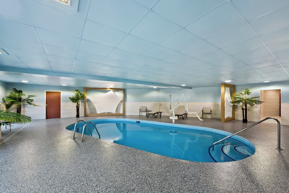 Holiday Inn Express & Suites Raleigh NE Medical Ctr Area by IHG - photo 35