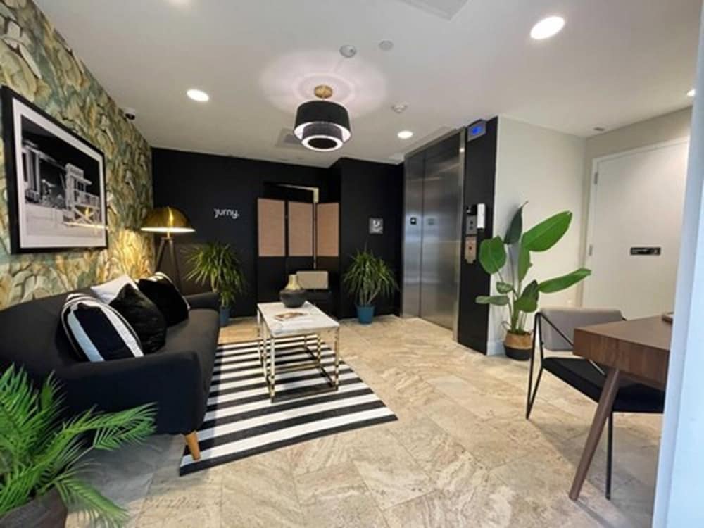 Luxuri Suites - photo 3