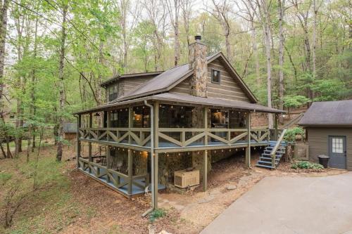 Modern Cabin with Luxury Gym Firepit Game Room — 4-Star Luxury Hotel in Blue Ridge, United States