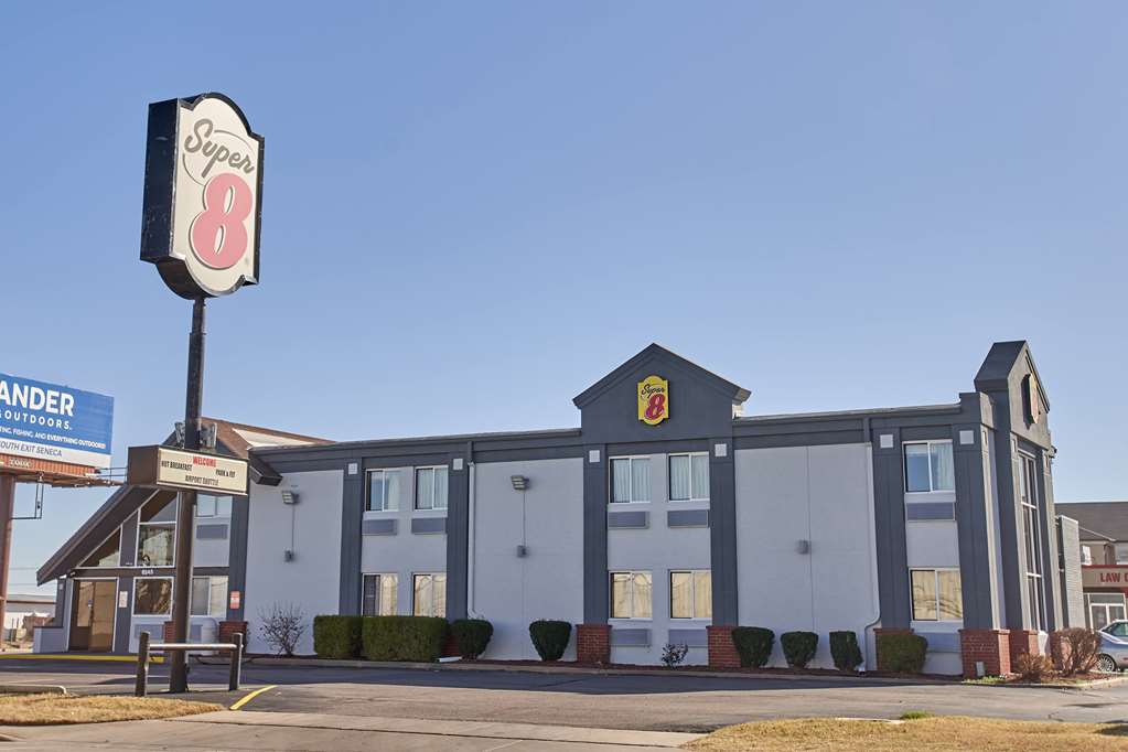 Super 8 by Wyndham Wichita Airport - featured photo
