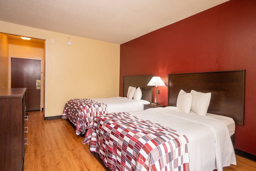 Red Roof Inn & Suites Indianapolis Airport - photo 15