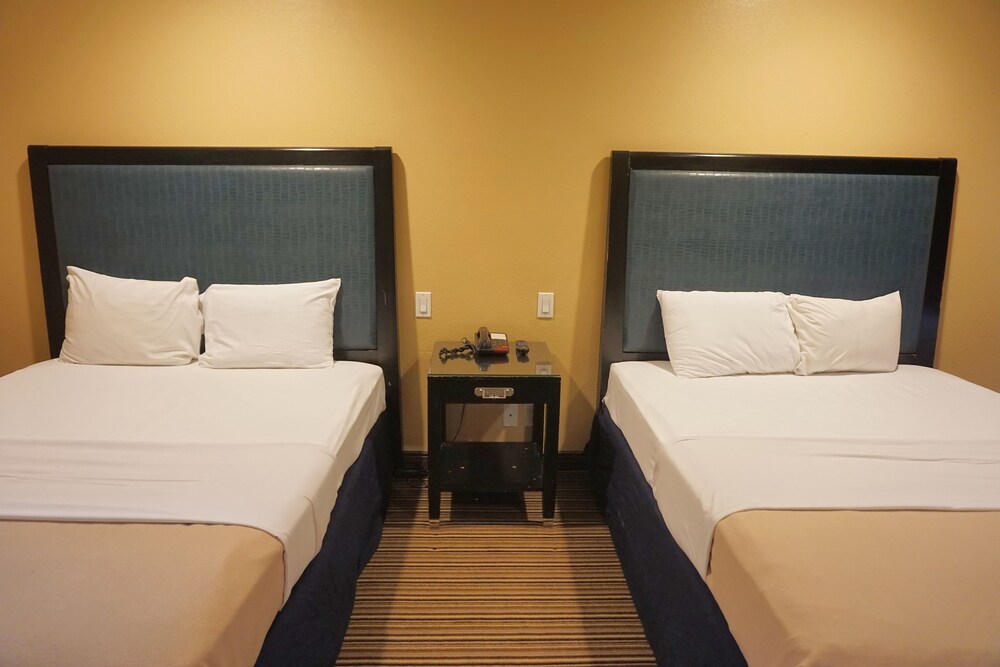 Hollywood Inn Express South - photo 19