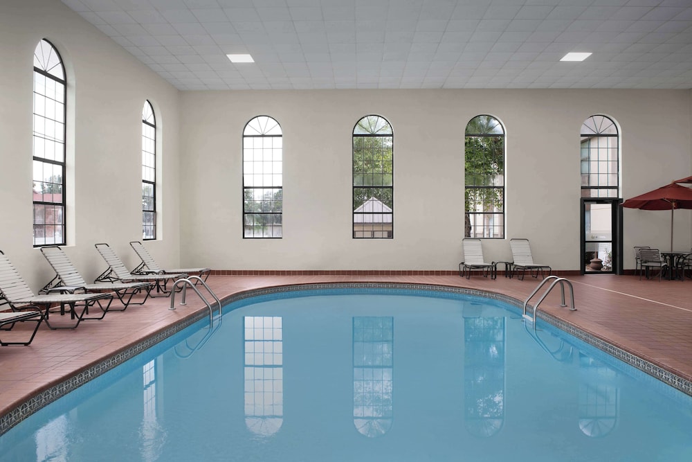 Hampton Inn Russellville - photo 33