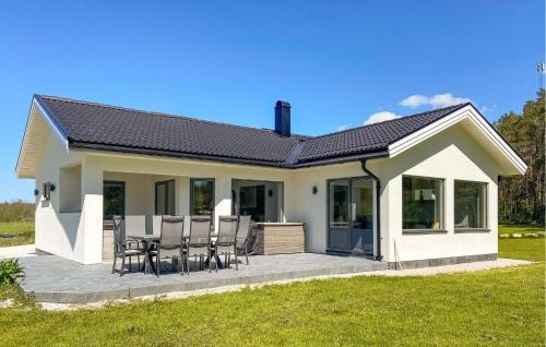 3 Bedroom Cozy Home In Gotlands Tofta — 4-Star Luxury Hotel in Visby, Sweden