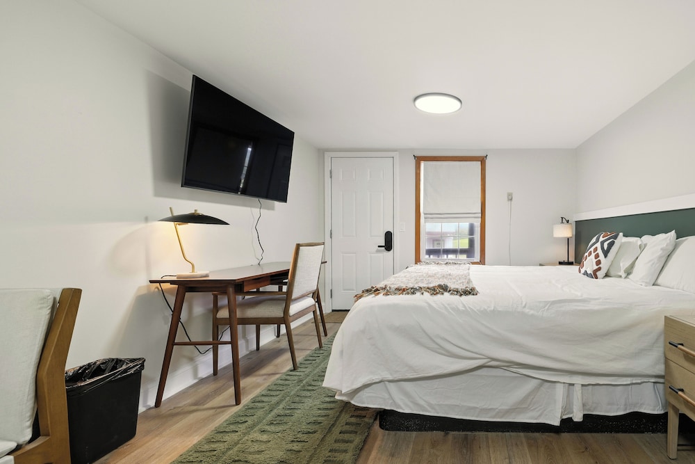 Hillside Motel LLC - photo 41