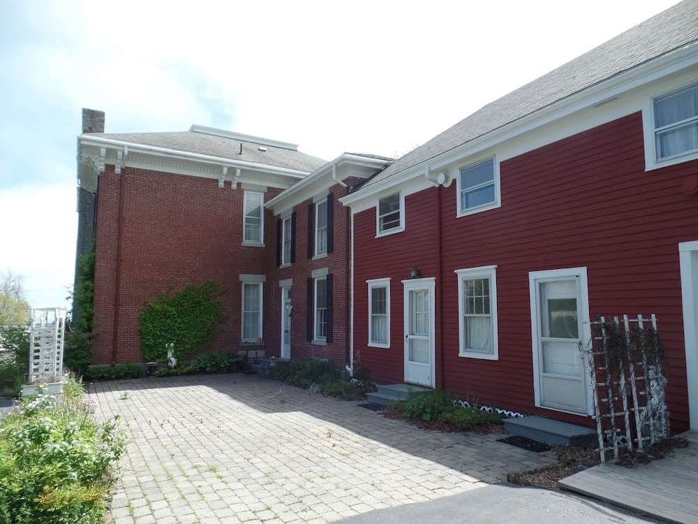Captain Sweetser's Inn - photo 31
