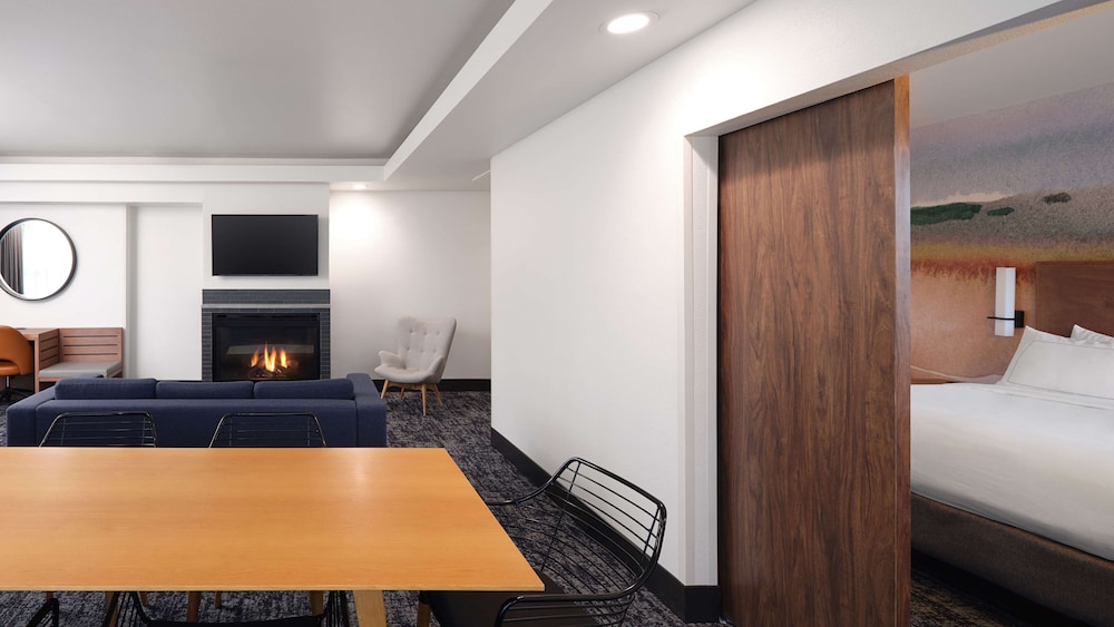 River's Edge Hotel Portland Tapestry Collection by Hilton - photo 16