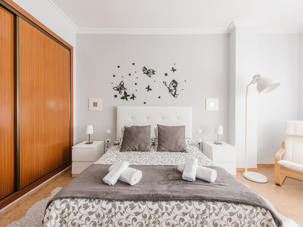 Gelvesturist free parking — 4-Star Luxury Hotel in Gelves, Spain