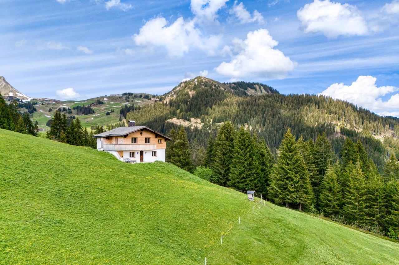 Haus Haemmerle mit Ski in Ski out — 4-Star Luxury Hotel in Damuels, Austria