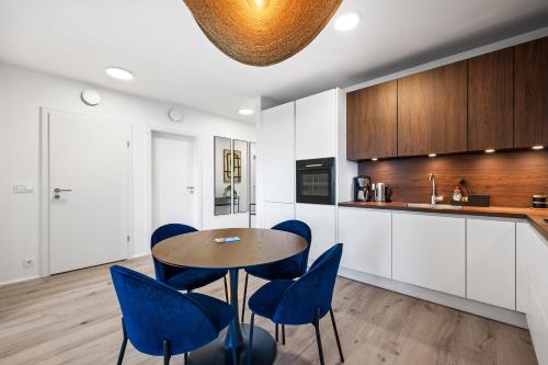 New Apt Near Smáralind Mall With Private Parking