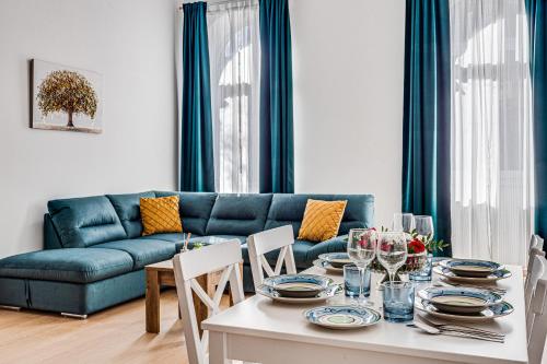 Ultra Central Apartment with Private Terrace — 4-Star Luxury Hotel in Arad, Romania