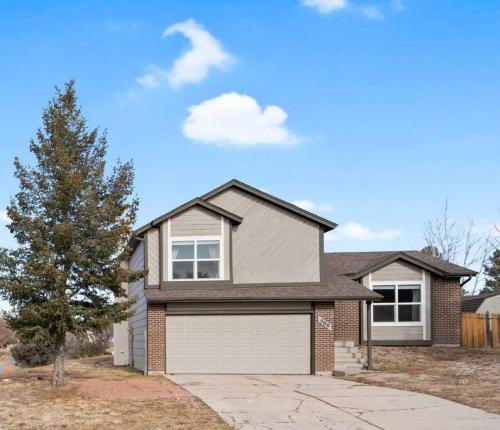 Beautiful Mountain Views Close to Hiking Trails in Monument, United States