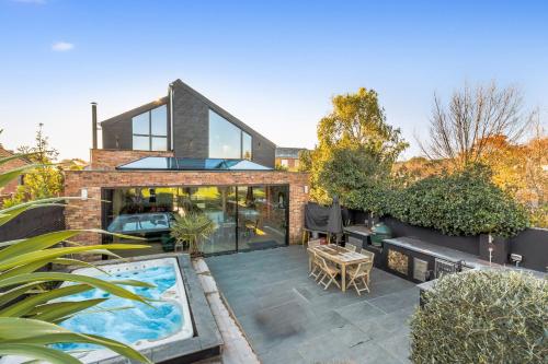 Nutkin Barn Unique property in West Sussex — 5-Star Luxury Hotel in Chichester, United Kingdom