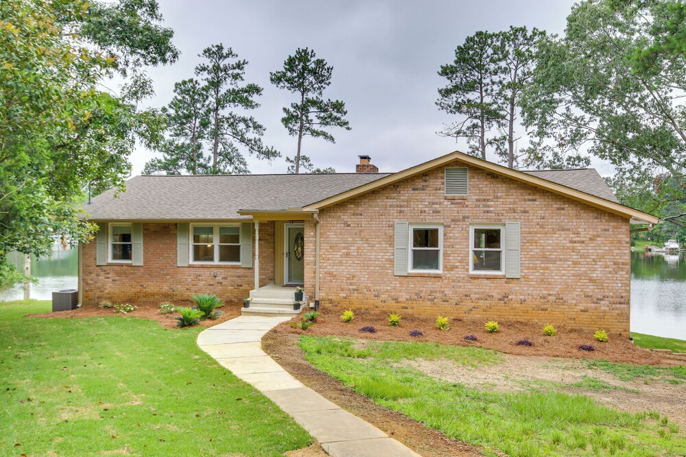Waterfront Lakehouse with Private Dock and Fire Pit in Chapin, United States