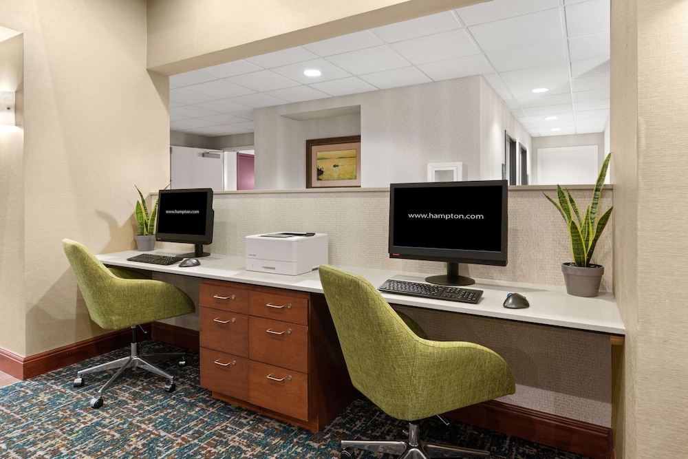 Hampton Inn & Suites Burlington - photo 31