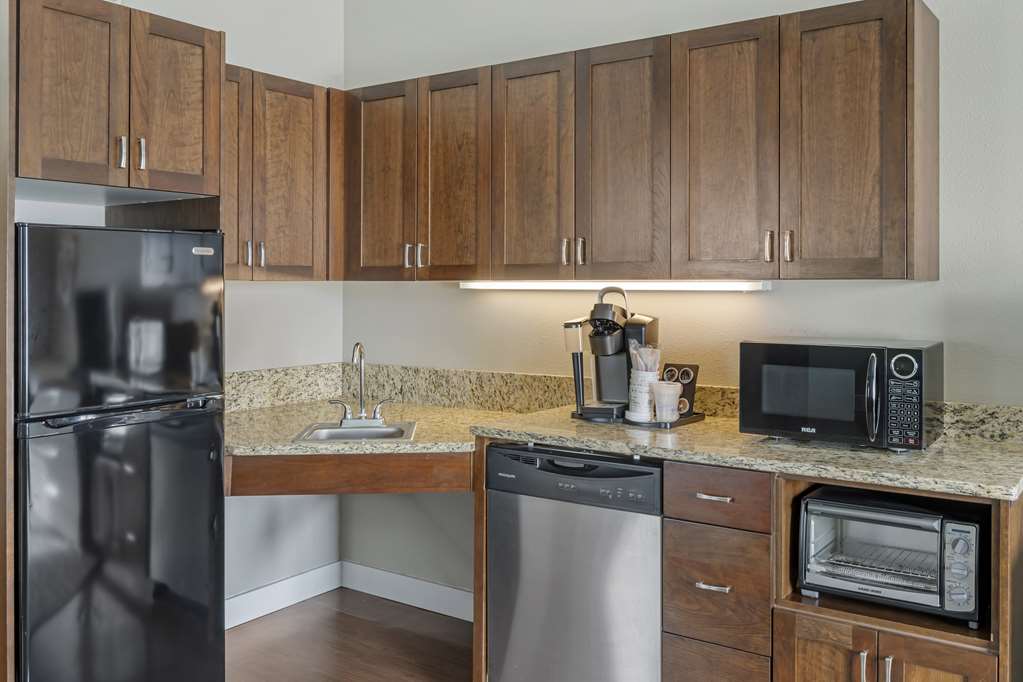 Best Western Plus Peppertree Inn At Omak - photo 12
