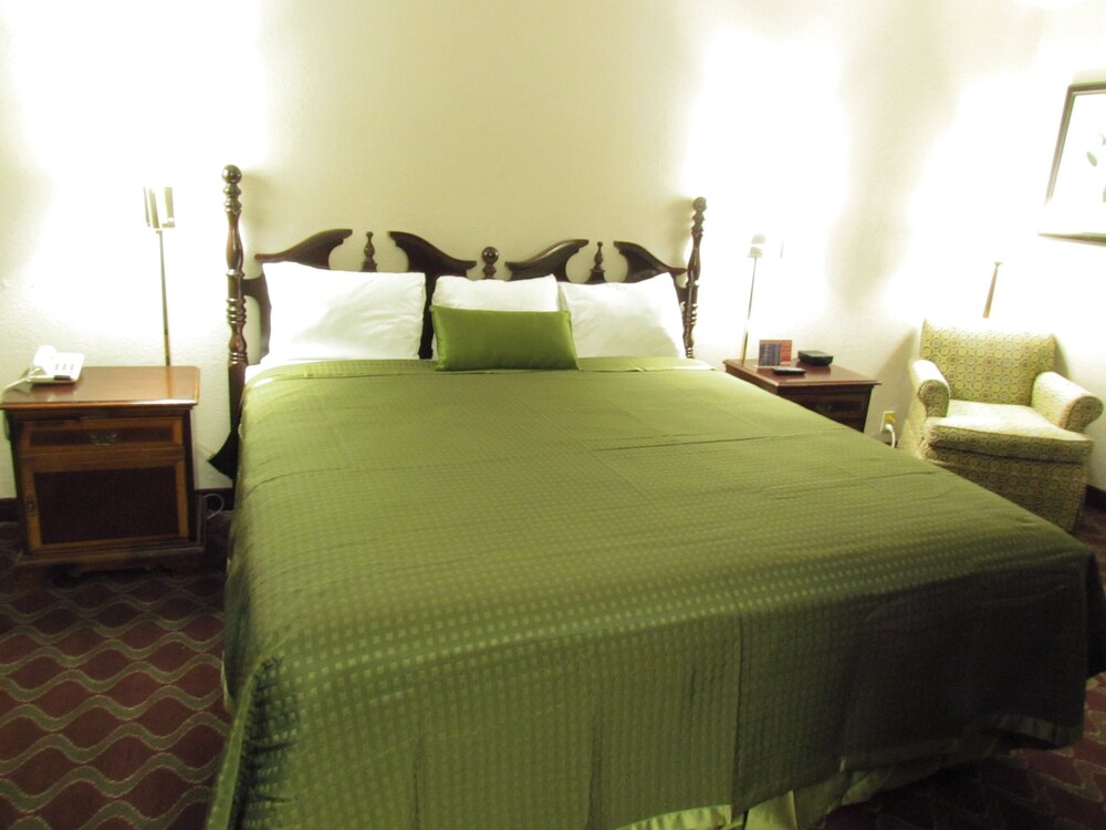 USA Inn and Suites Springfield Ohio - photo 8