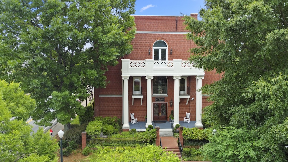 The James Madison Inn in Madison, United States