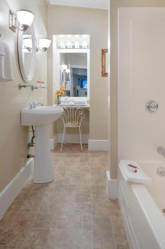 Beach Walk Oceanfront Inn in Old Orchard Beach, United States