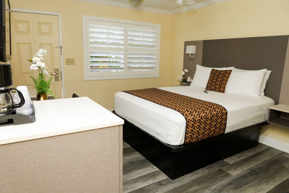 Silver Surf Motel - photo 138