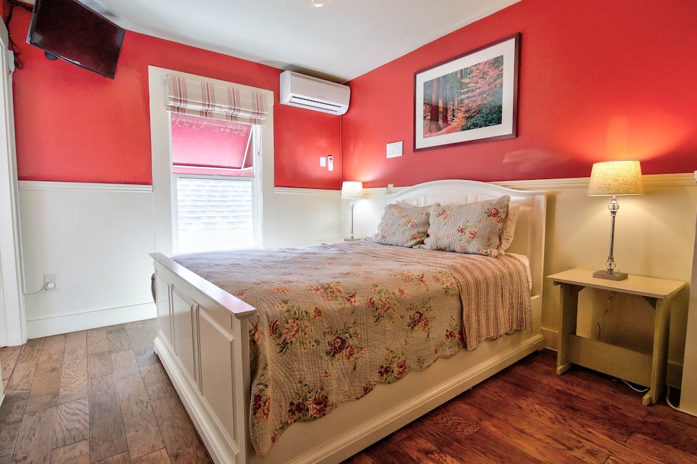 Hotel Charlotte - photo 6