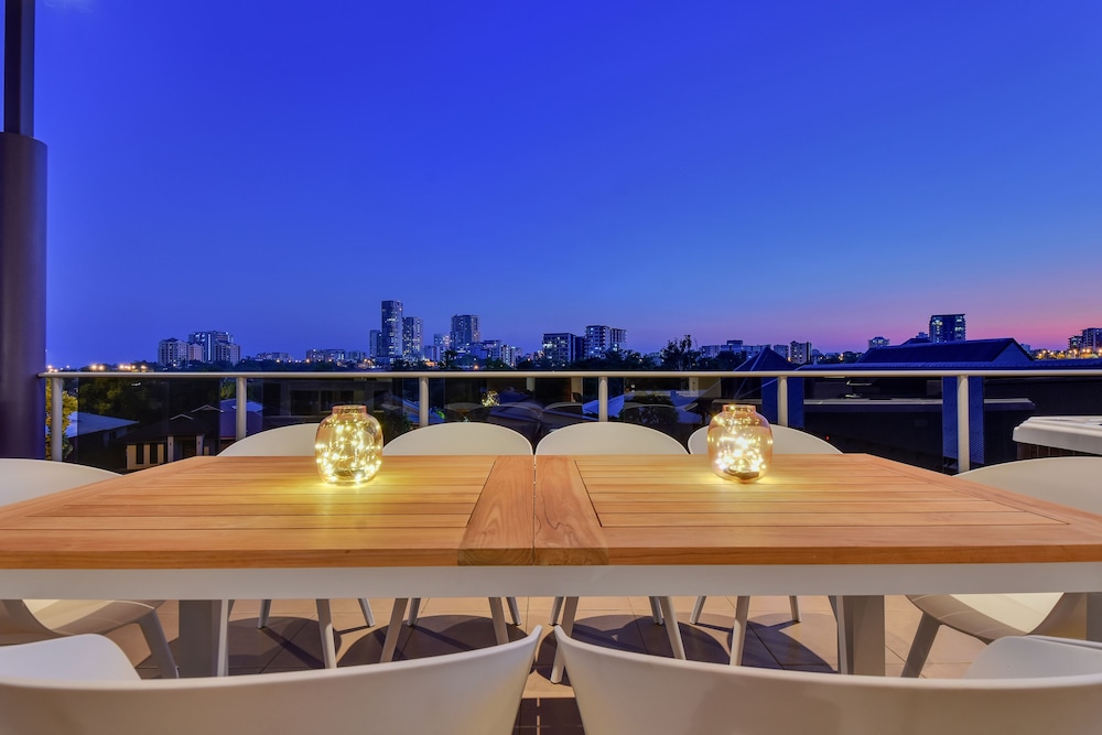 Luxury Darwin City Lights Jacuzzi Central Location Large House New Furnishings — 4-Star Luxury Hotel in Darwin, Australia