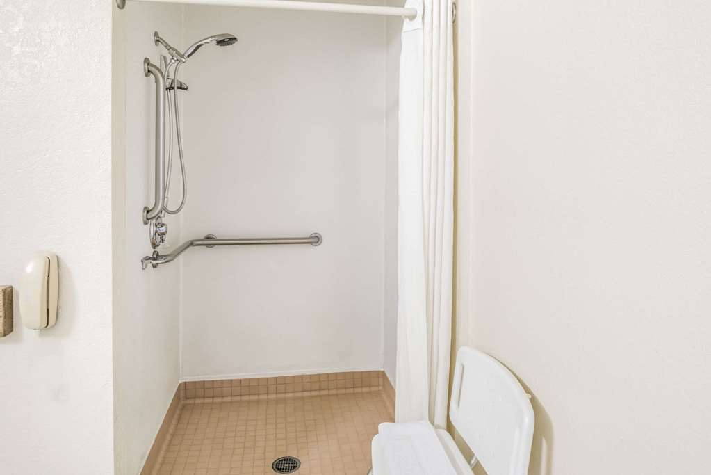 Super 8 by Wyndham St. Regis - photo 13