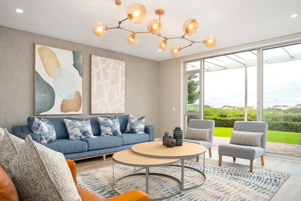 Dolphin Beach E30 — 4-Star Luxury Hotel in Cape Town, South Africa