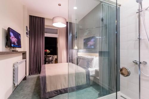 Luxury 3 BR apartment by Freedom square City Center