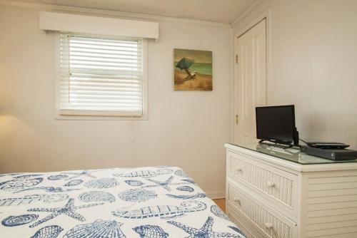 Sunkissed 2 by Oak Island Accommodations - photo 25