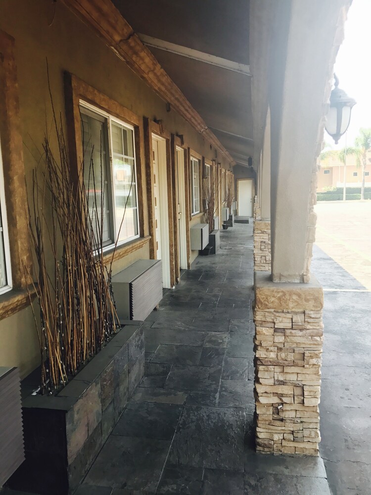 Royala Inn - photo 20