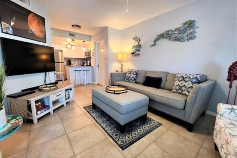 Atrium Oceanview Condo Sleeps 4 Guests 105 — 4-Star Luxury Hotel in Cape Canaveral, United States