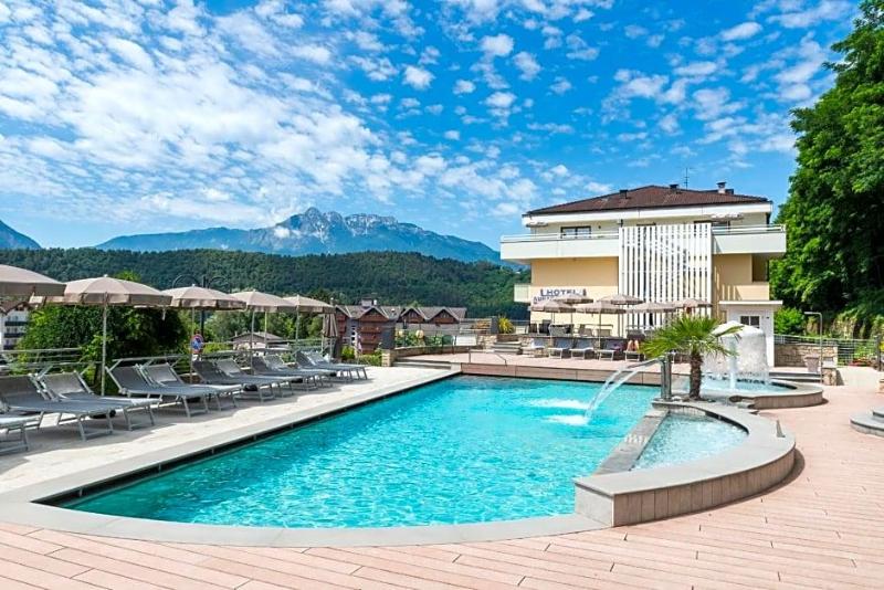 Hotel Ambassador — hotel in Levico Terme