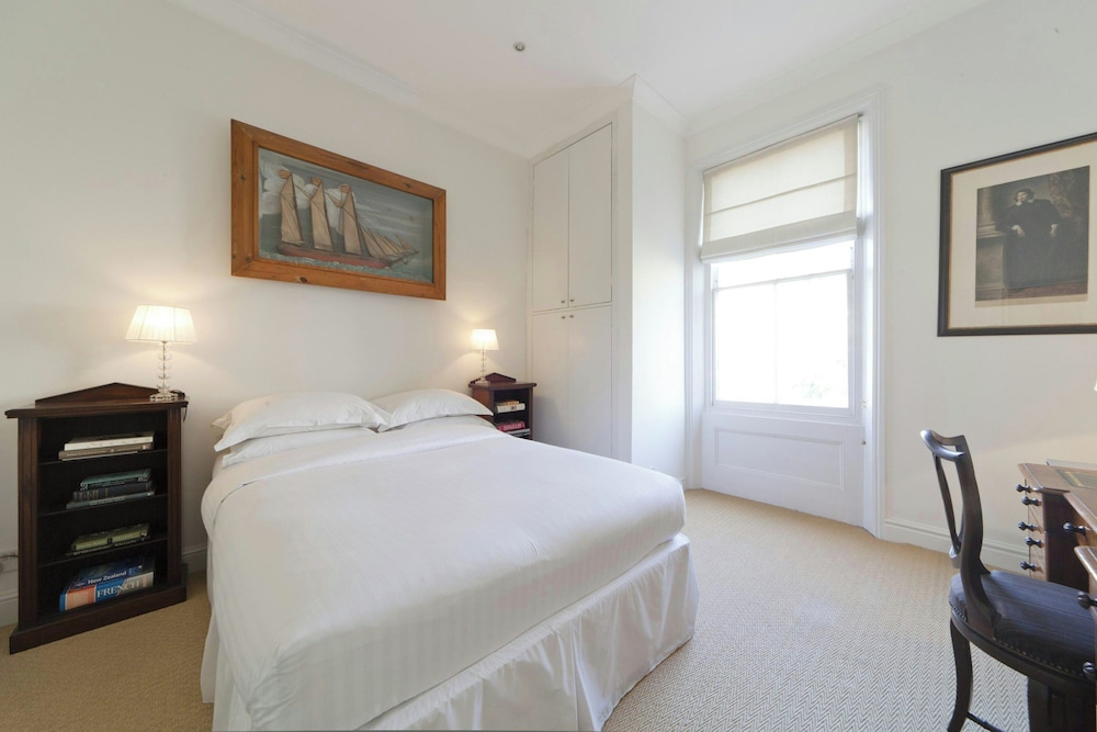 Bassett Road IV by Onefinestay — 4-Star Luxury Hotel in London, United Kingdom