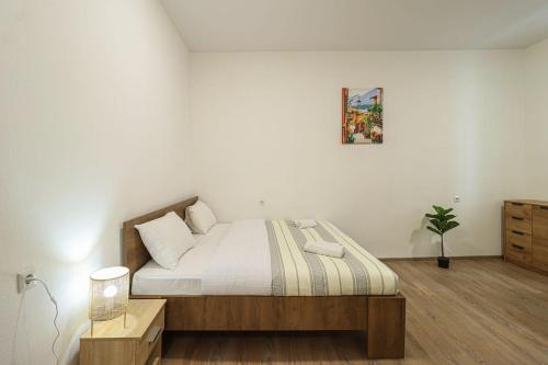 Cozy Central Apartment By Wehost