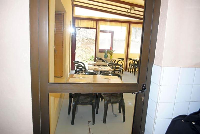 Le Logis Charmant — hotel in Charmes-Sur-Rhone