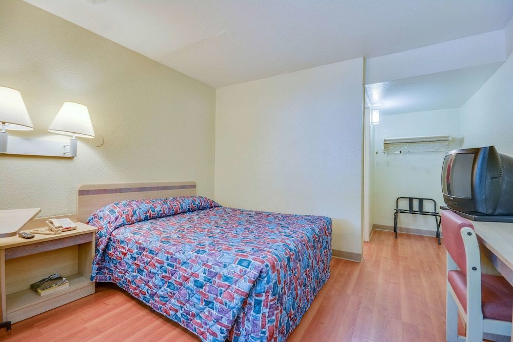 Motel 6 Tuscaloosa - photo 17