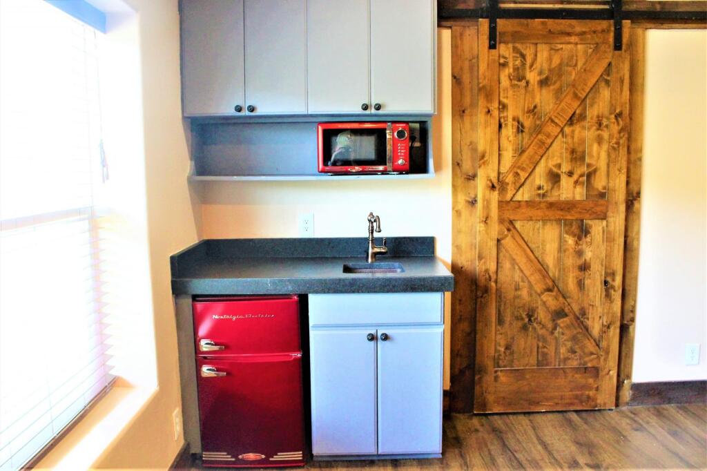 The Rustic Inn Family Friendly Near Fiesta Texas - photo 6