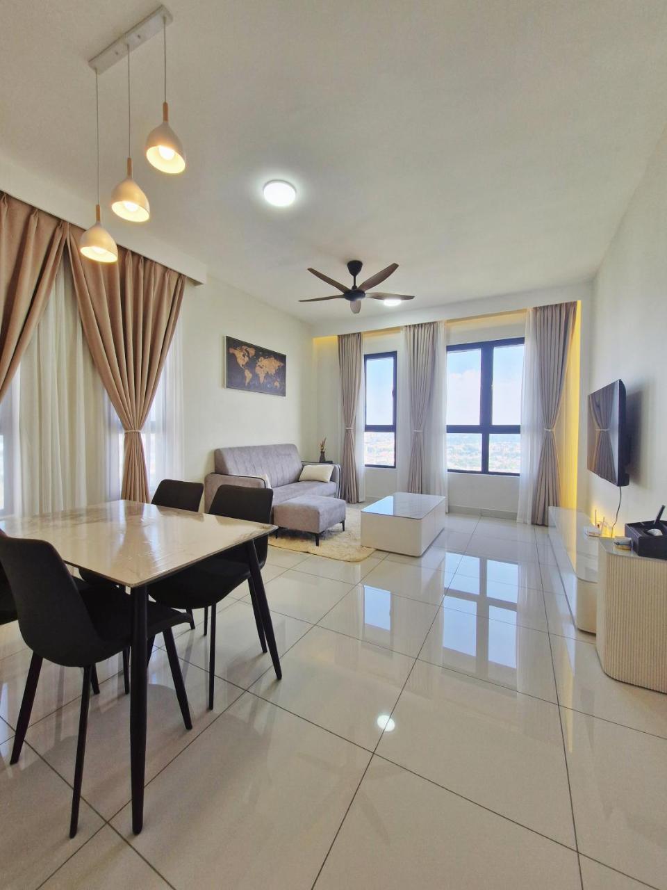 Luxury Accommodation Trio Bukit Tinggi — 4-Star Luxury Hotel in Klang, Malaysia