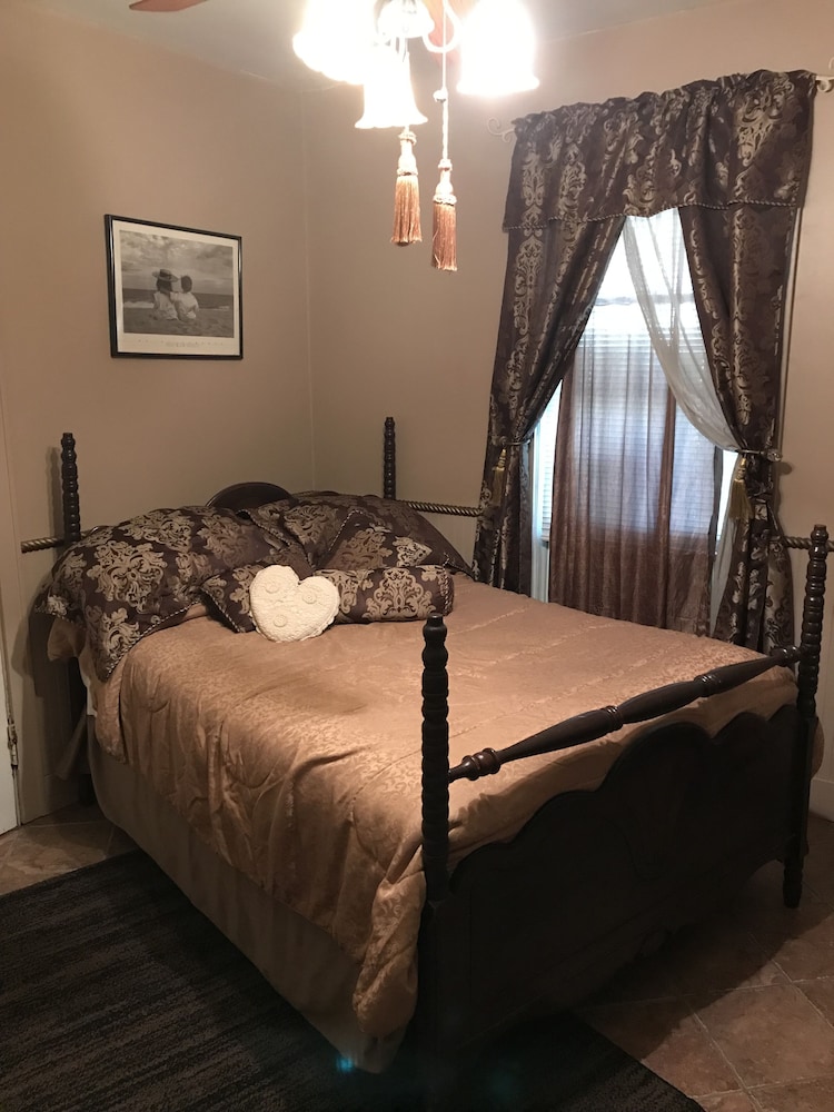 Armour's Hotel - photo 8