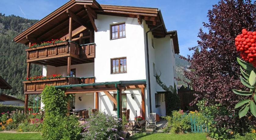 Apart Raetia — 4-Star Luxury Hotel in Pfunds, Austria