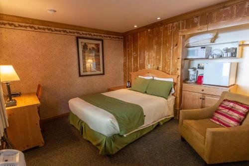 June Lake Motel - photo 8