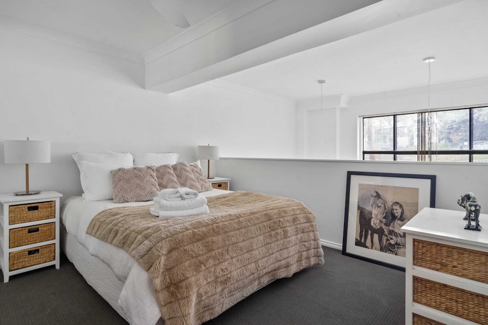 Loft Style Apartment in the Heart of Surry Hills — 4-Star Luxury Hotel in Surry Hills, Australia