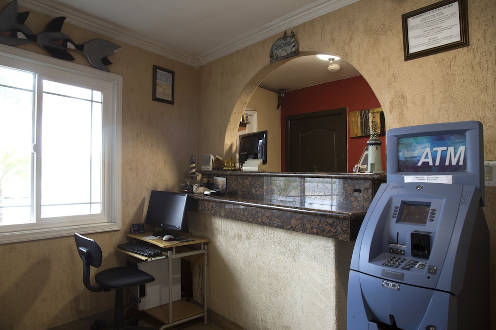 Harbor Inn & Suites - photo 35