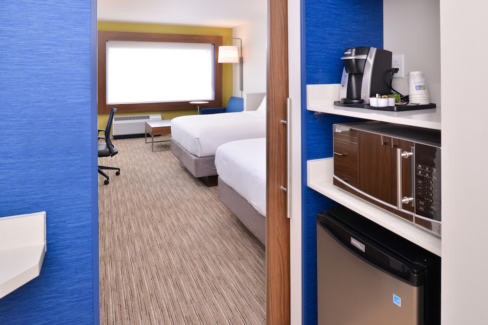 Holiday Inn Express & Suites Madison by IHG - photo 16