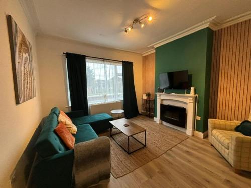 Large 3 Bed House Awsworth J26 M1 Ideal for Contractors or Families Sleeps 6 — 4-Star Luxury Hotel in Awsworth, United Kingdom